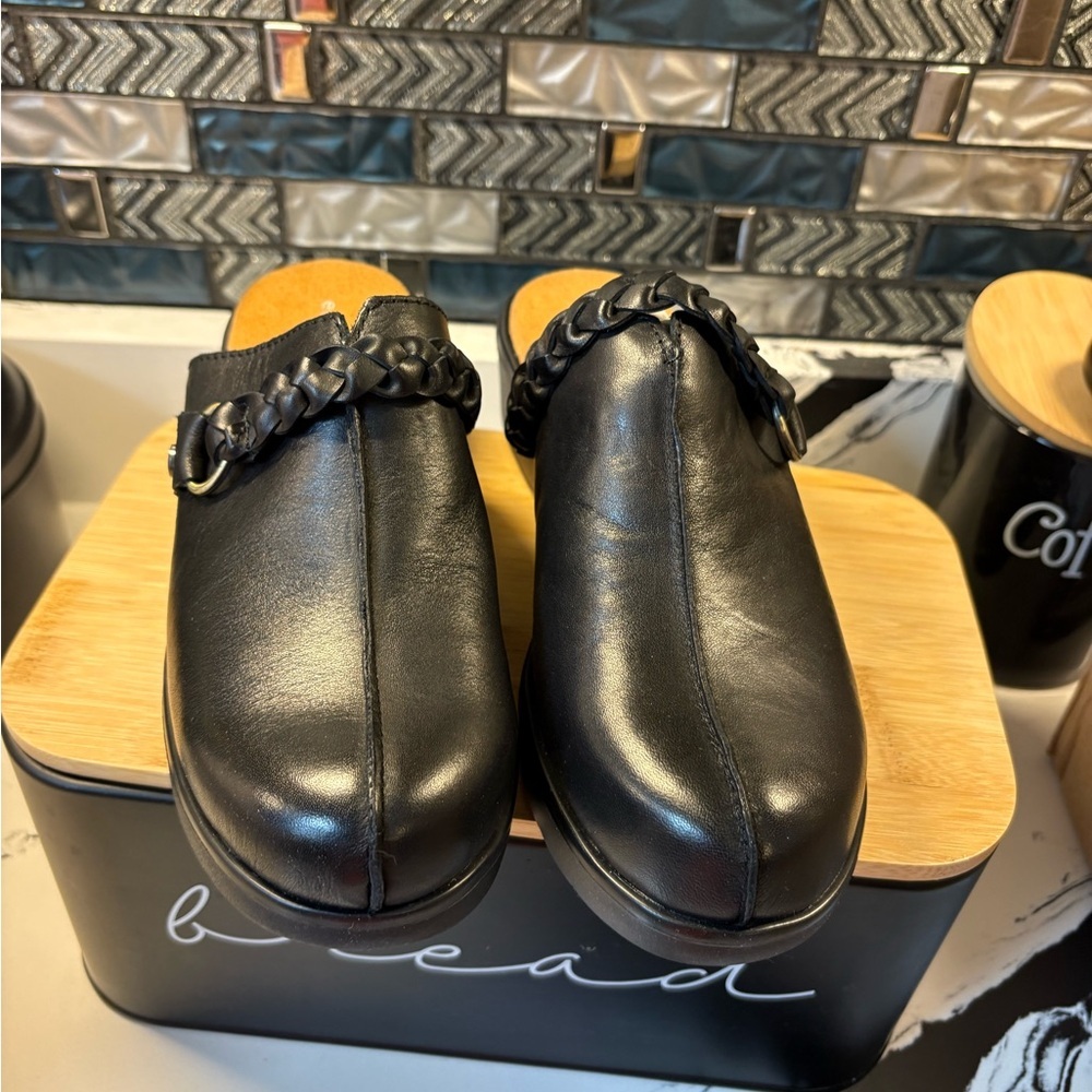 Spirit Black Leather Braided Strap Mules